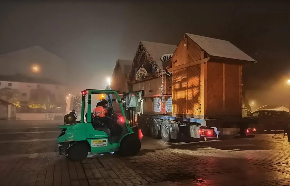 Les premiers chalets ont été installés dans la nuit de lundi à mardi